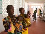 3 matky po vysetreni svojich deti v nutricnom centre v Mkongani